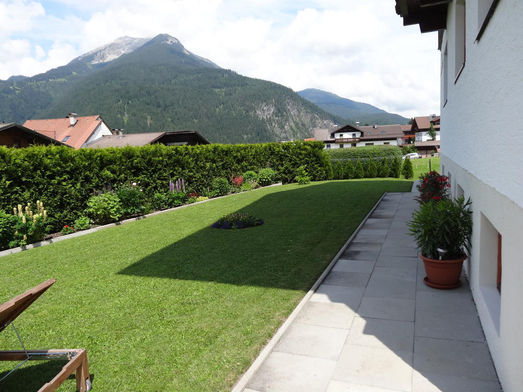 Haus Karl'S Ruh Bed & Breakfast Ehrwald Ngoại thất bức ảnh